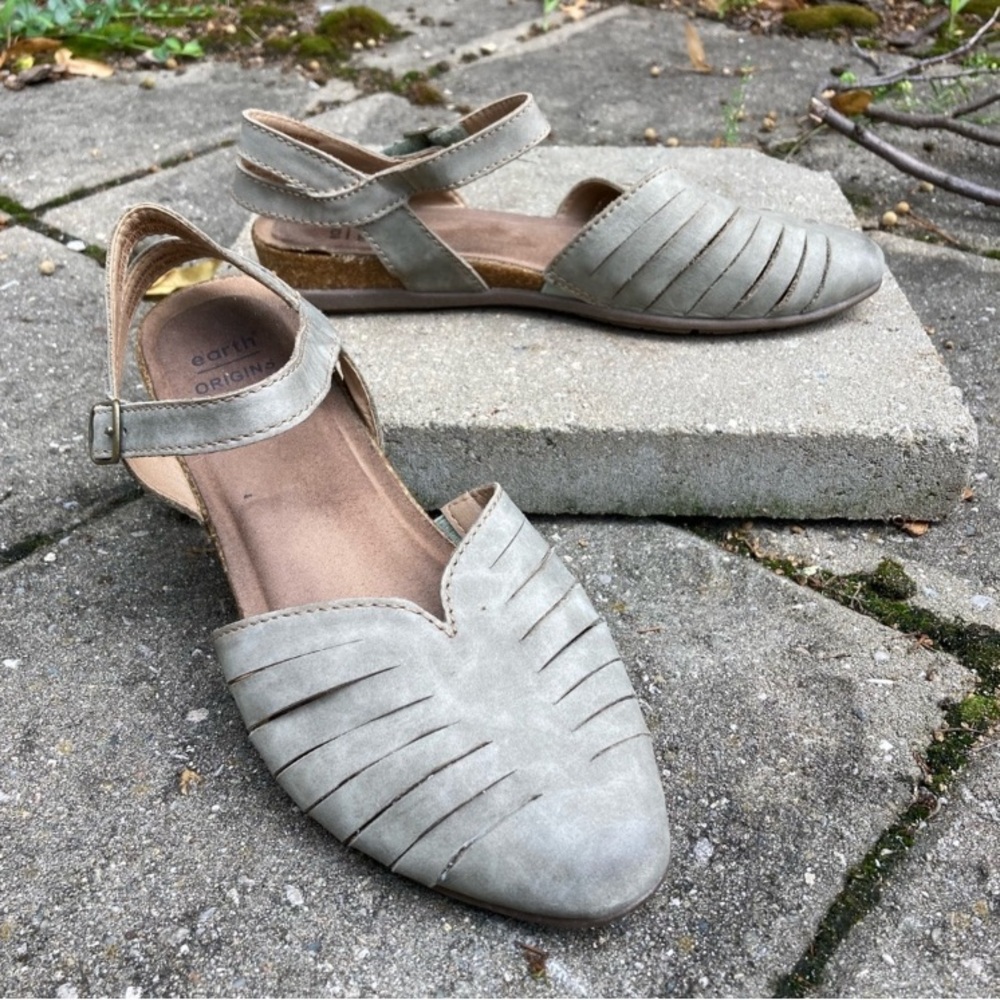 Earthshoe sandals, grey, pointy